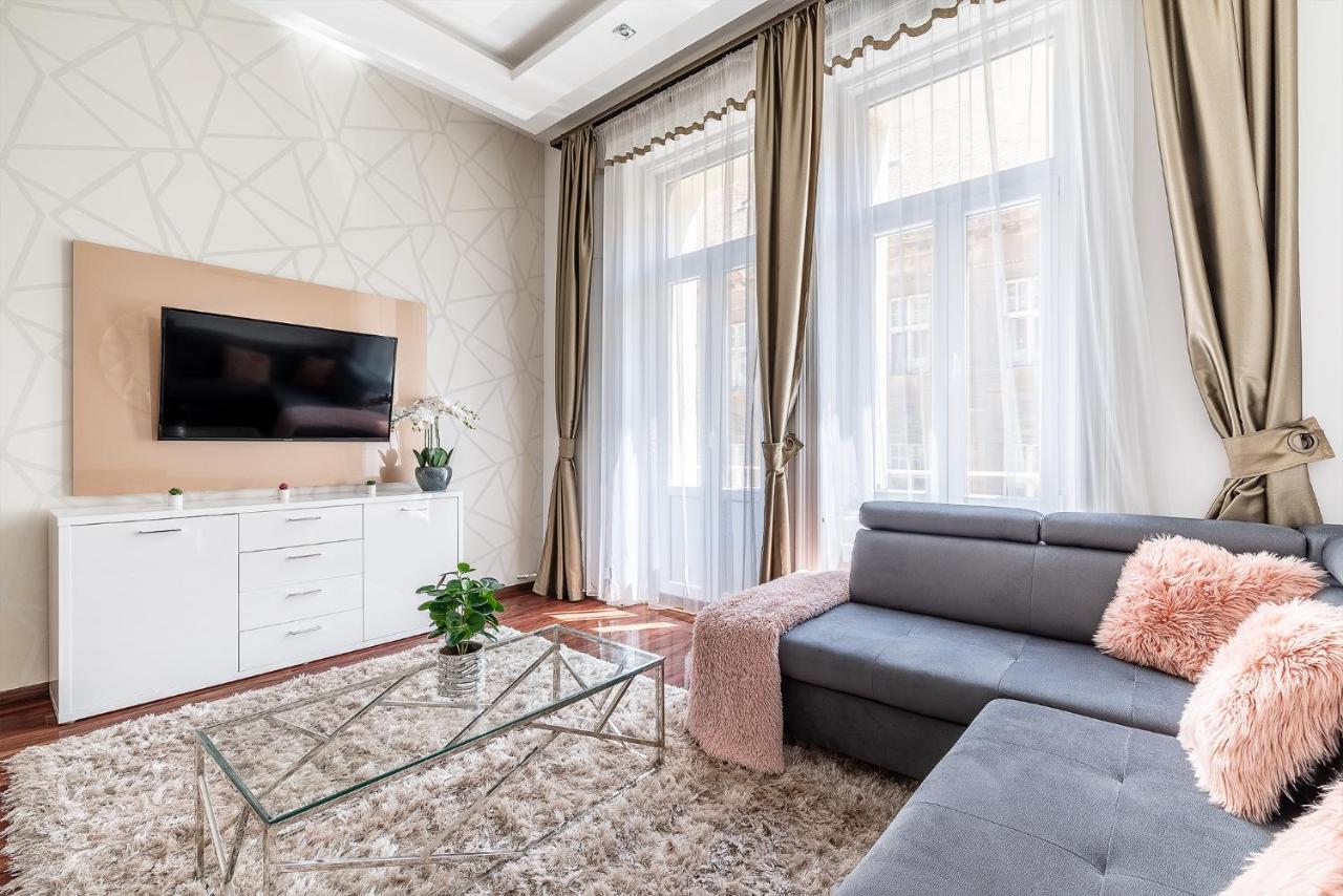 Luxury With Free Garage And Balcony In The Center Apartamento