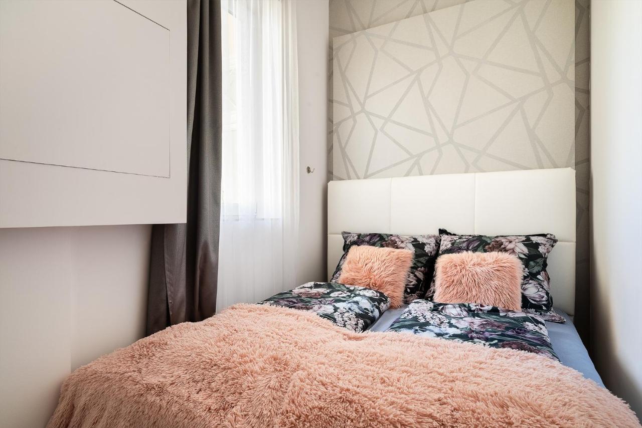 Luxury With Free Garage And Balcony In The Center * Budapest
