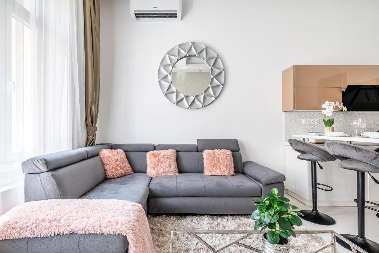 Luxury With Free Garage And Balcony In The Center Apartamento