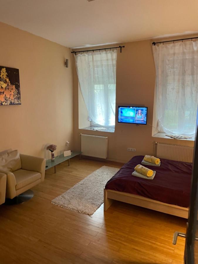 Apartamento Clark Apartman ** *