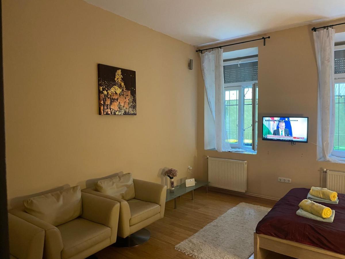 Apartamento Clark Apartman ** *