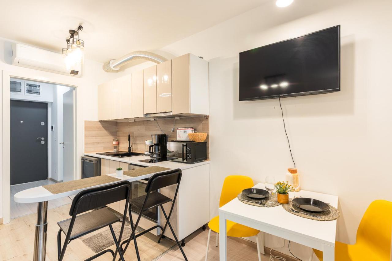 Modern Newly-Built Home By The New York Cafe Appartement