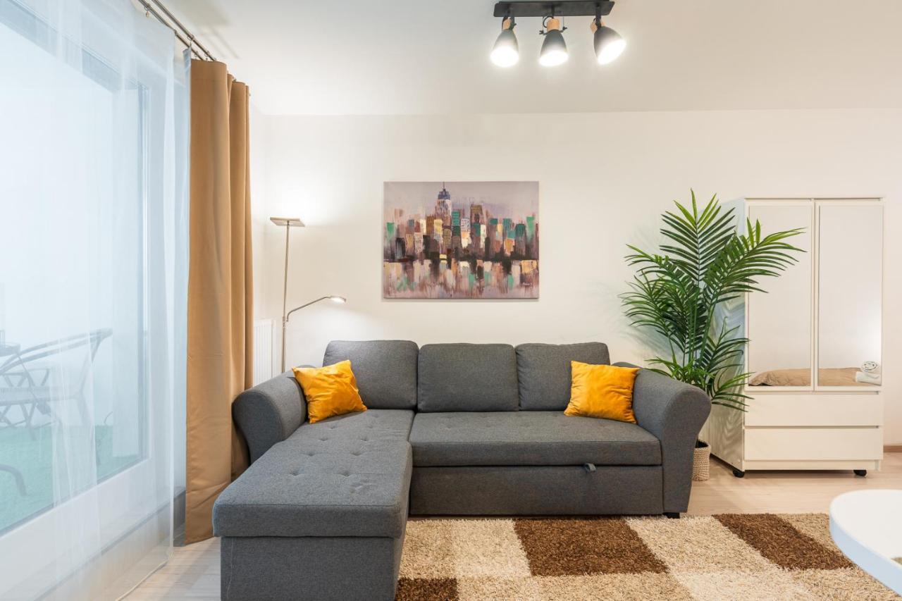Modern Newly-Built Home By The New York Cafe