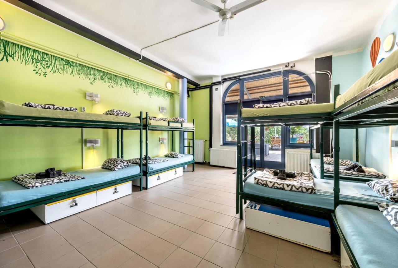 Hostel Island (adults Only) *