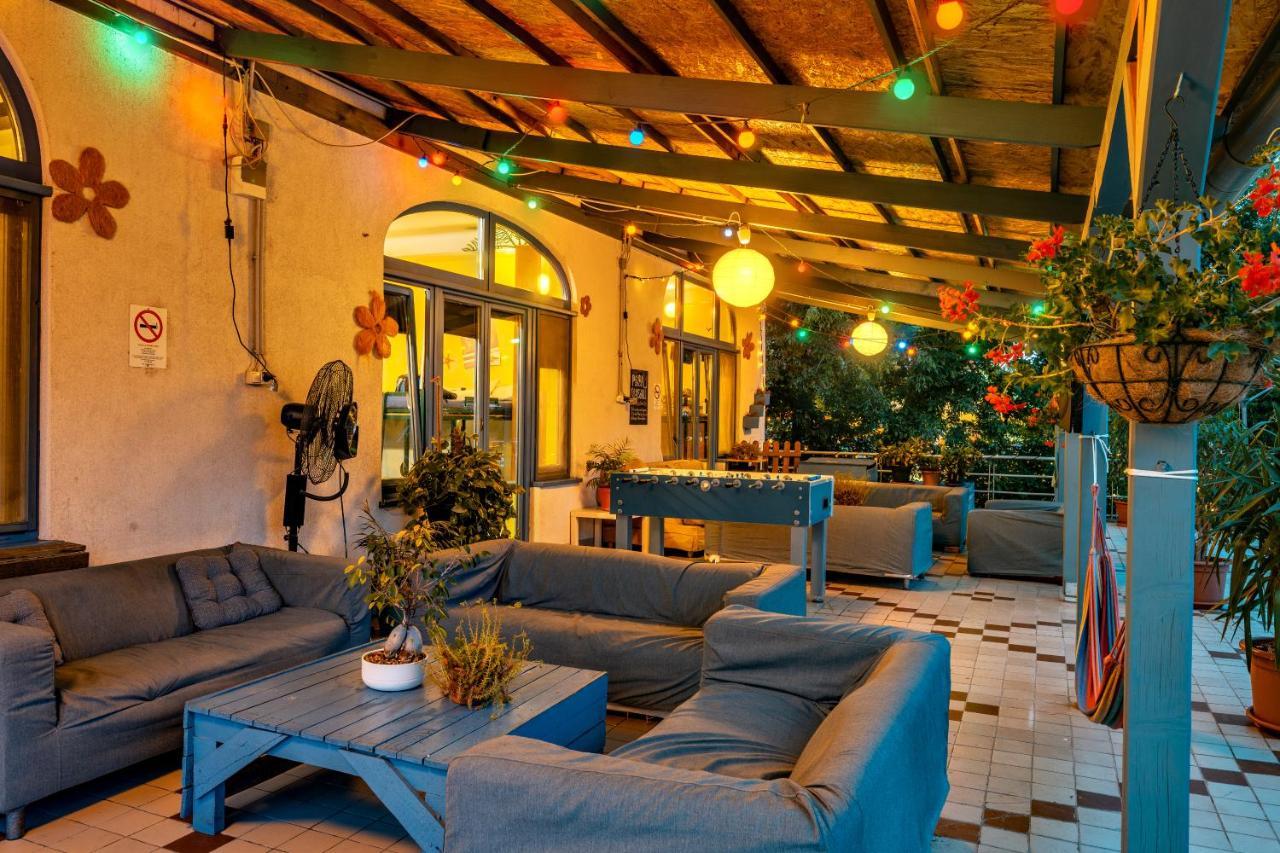 Hostel Island (adults Only) *