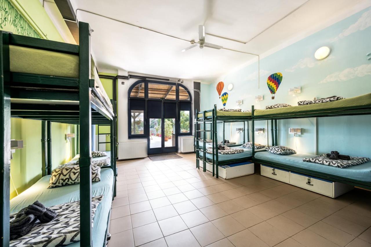 Island (adults Only) Hostel