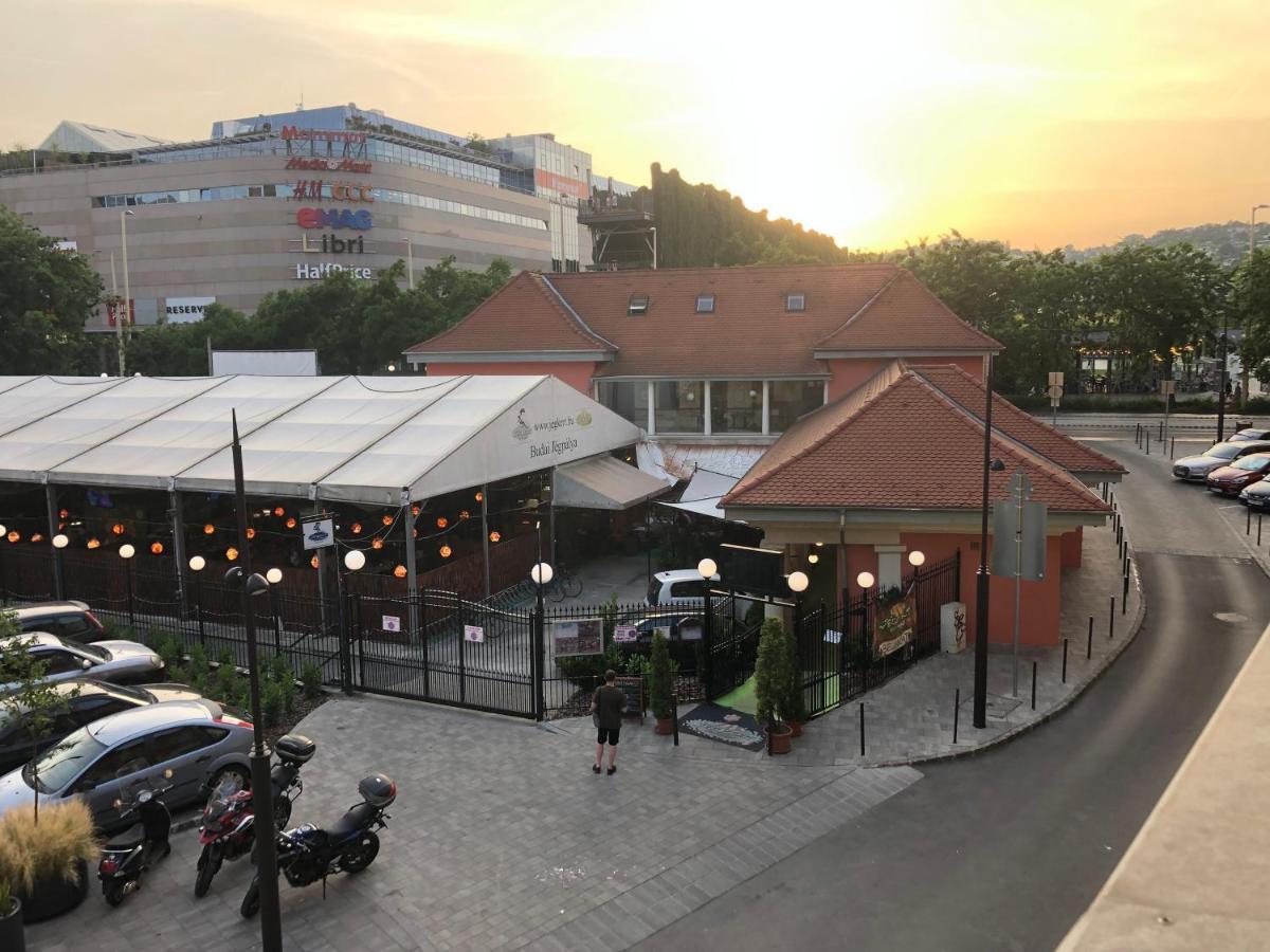 Season 2 Hostel Budapešť