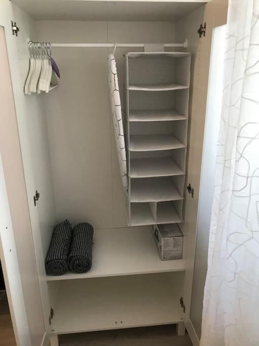 Lägenhet Near Park Only 5 Minutes Walk , Where Find The World Famous Szechenyi Thermal Bath Spa, Capital Circus , Museums The Is Modern And Newly Renovated ,in A Quiet And Peaceful Oasis With Ac ,smart Tv, High Speed Internet Budapest