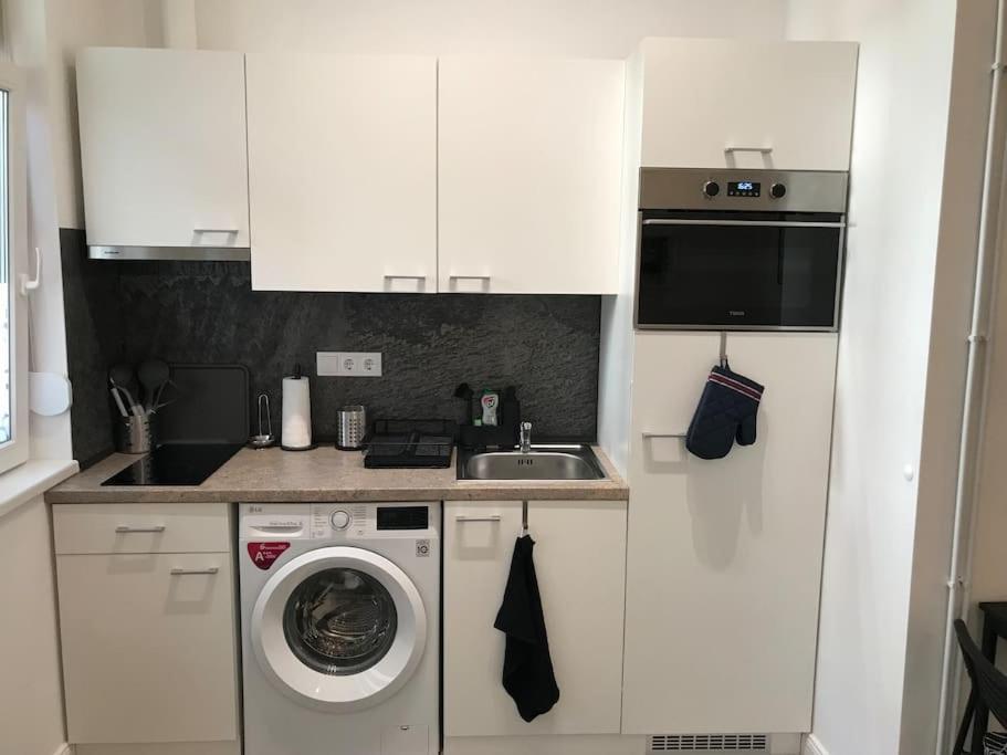Apartment Park Oasis: Modern Near Szechenyi Bath Budapest