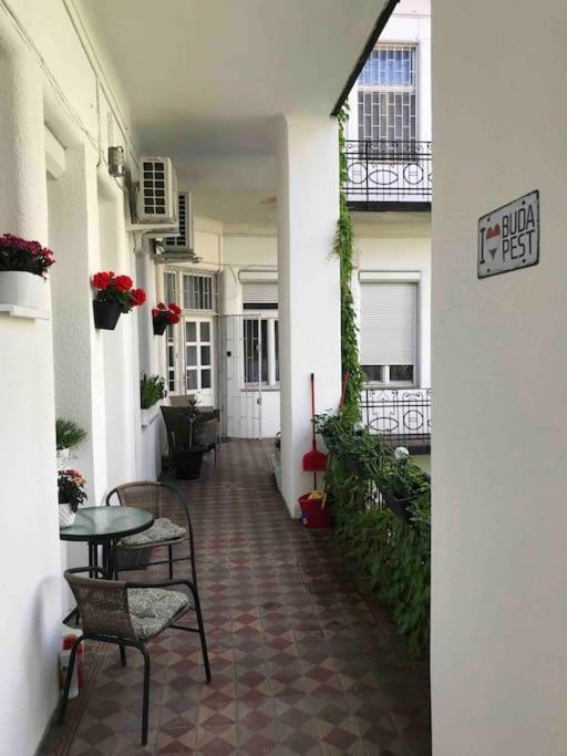 Park Oasis: Modern Near Szechenyi Bath Apartment *