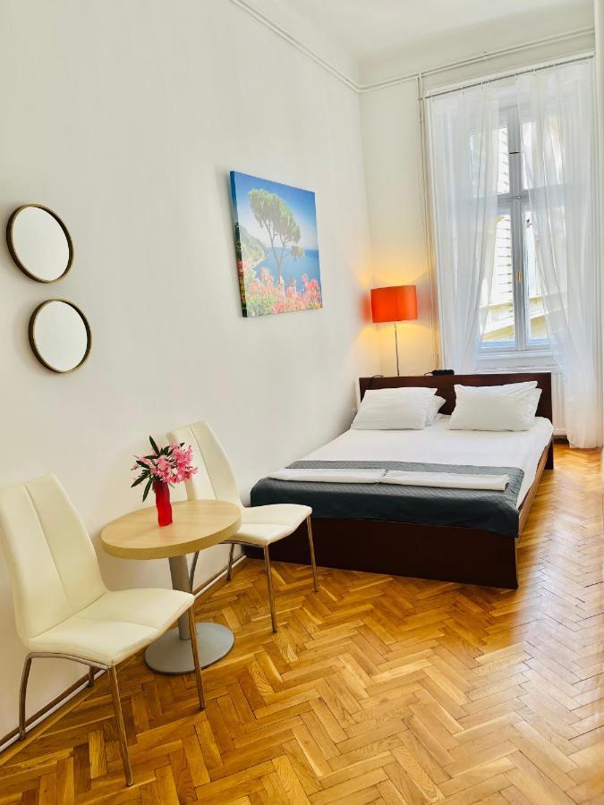Hostel City Rooms
