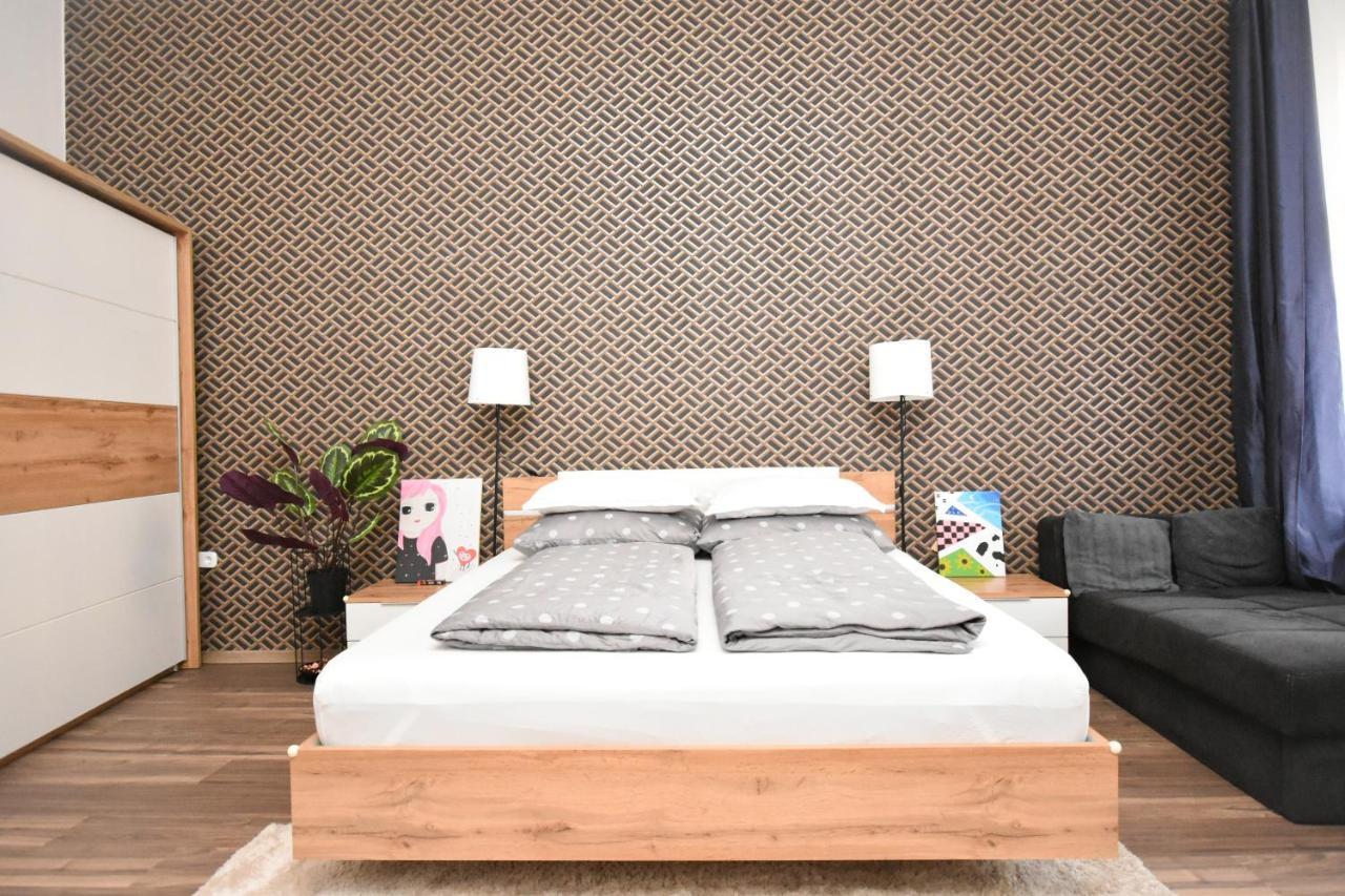 Modern & Huge 4 Bedroom 2 Bathroom Apartment Budapest