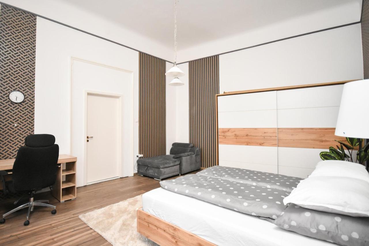 Modern & Huge 4 Bedroom 2 Bathroom Apartment Budapest