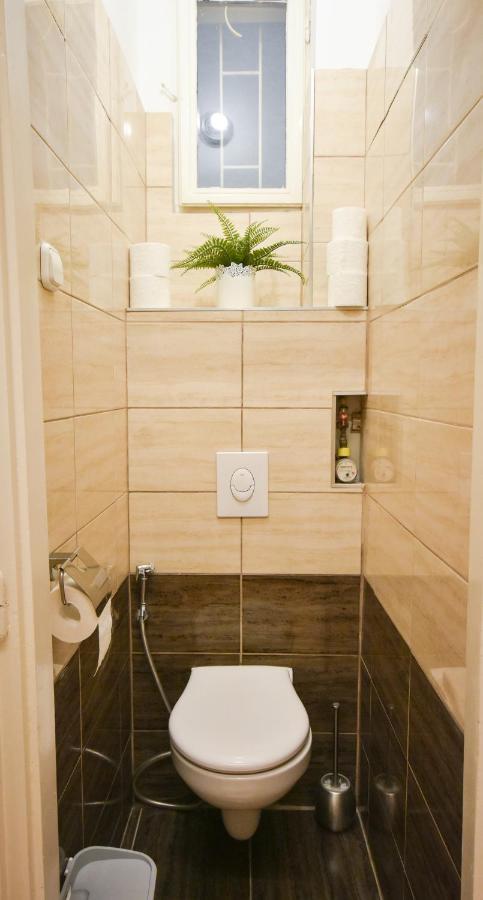 Modern & Huge 4 Bedroom 2 Bathroom Apartment Budapest