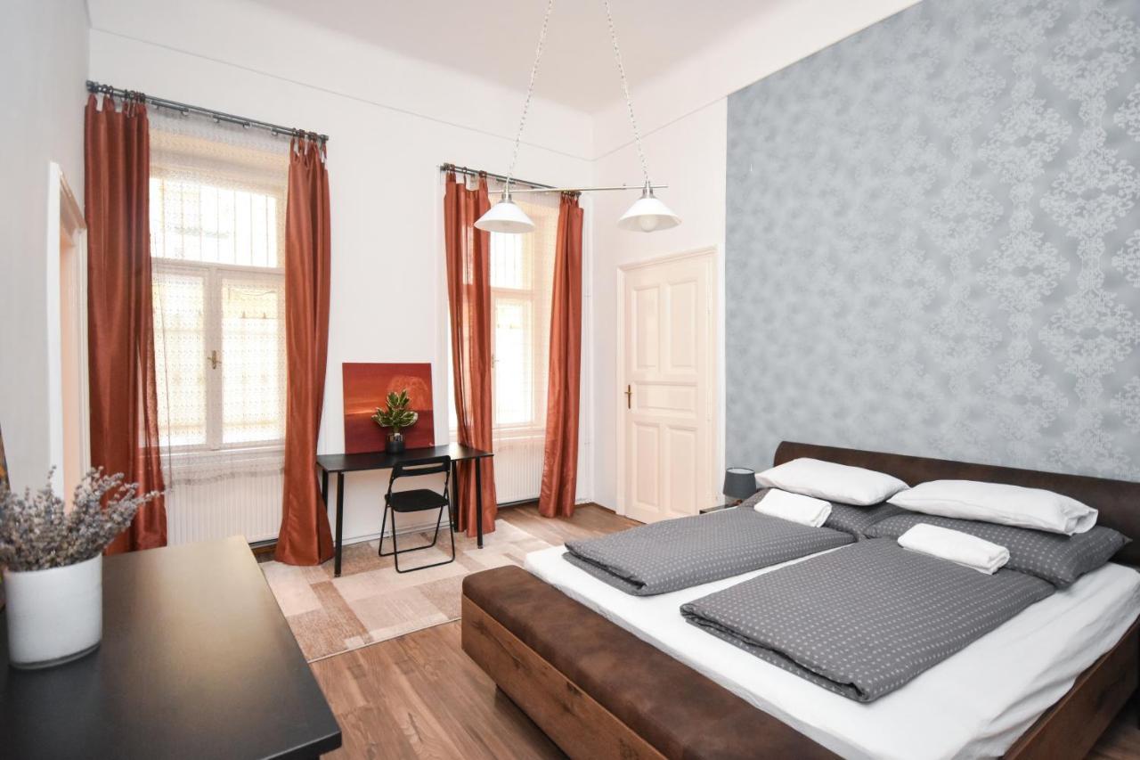 Apartment Modern & Huge 4 Bedroom 2 Bathroom