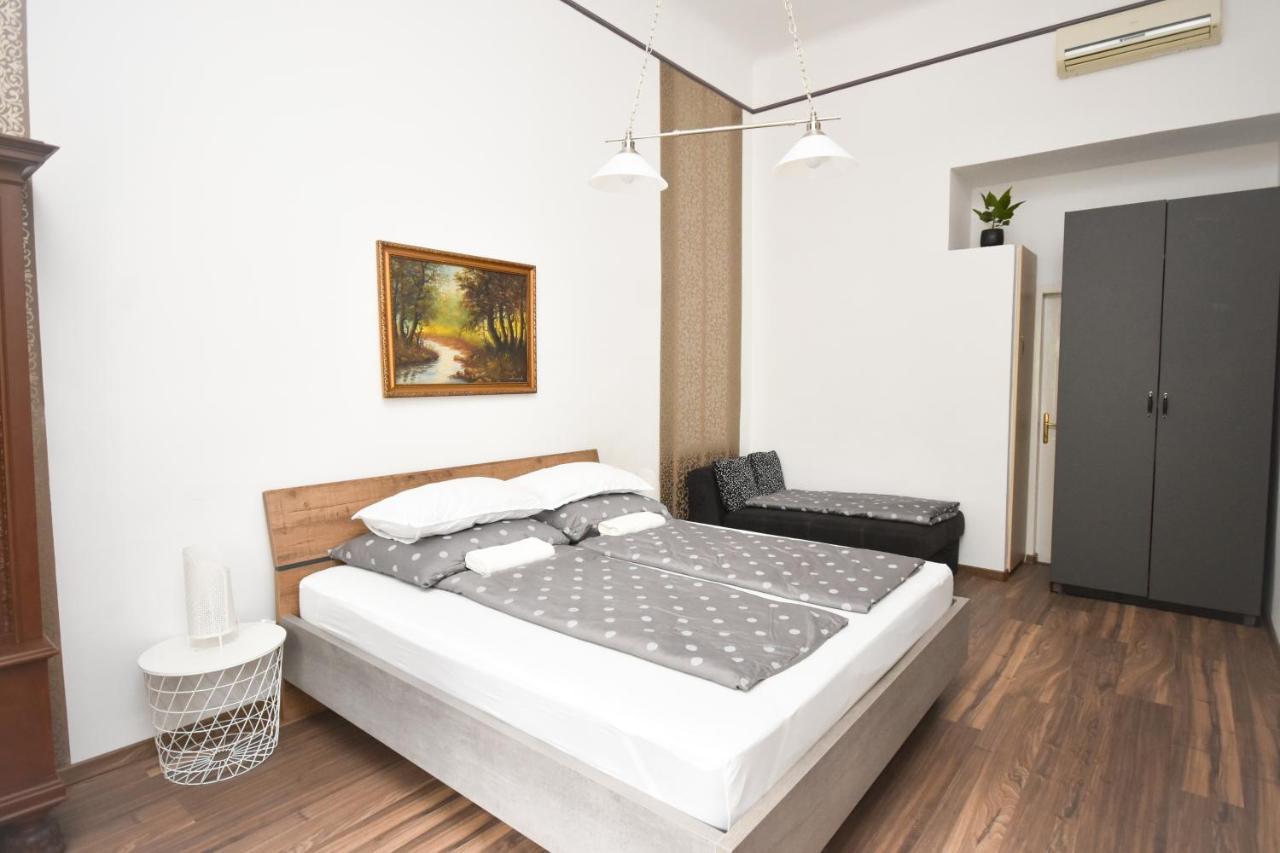 Modern & Huge 4 Bedroom 2 Bathroom Apartment Budapest