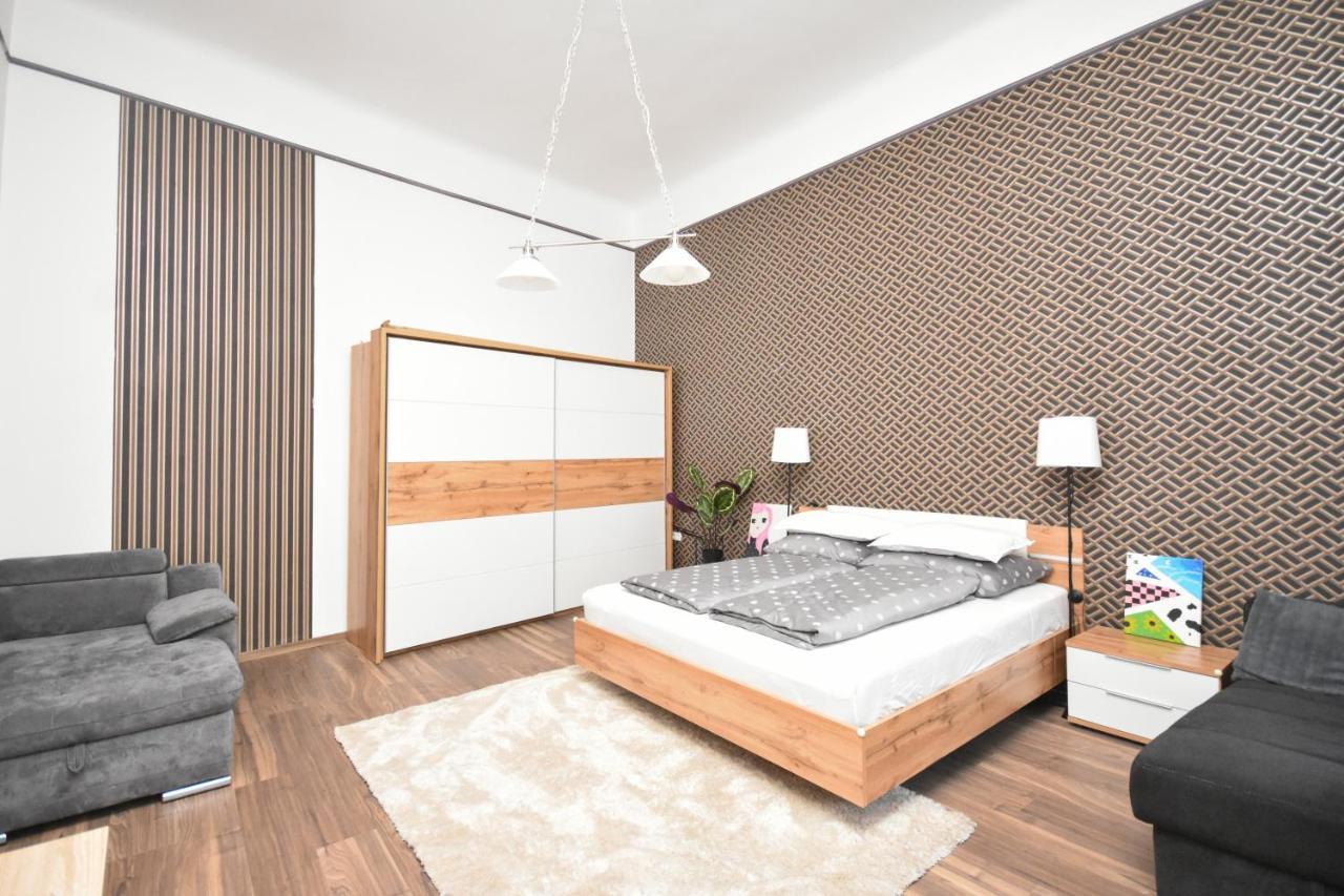Modern & Huge 4 Bedroom 2 Bathroom