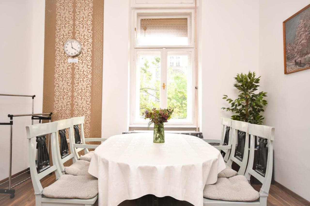 Modern & Huge 4 Bedroom 2 Bathroom * Budapest