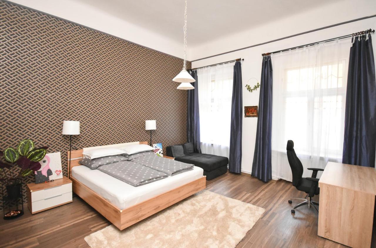 Modern & Huge 4 Bedroom 2 Bathroom * Budapest