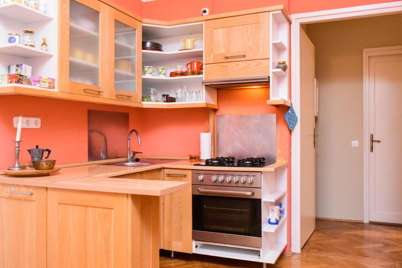 Stylish Flat W Balcony Next To The Castle & Metro * Budapest