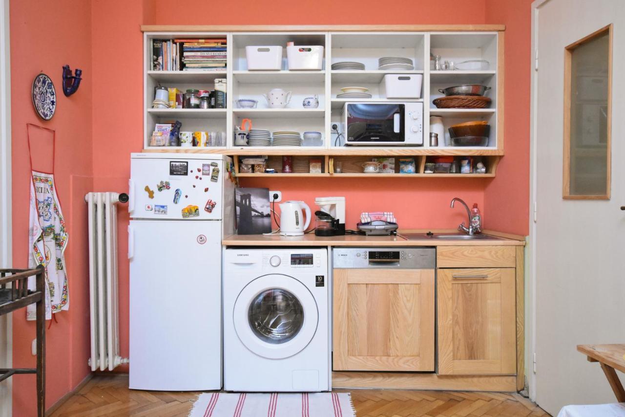 Stylish Flat W Balcony Next To The Castle & Metro Apartament *
