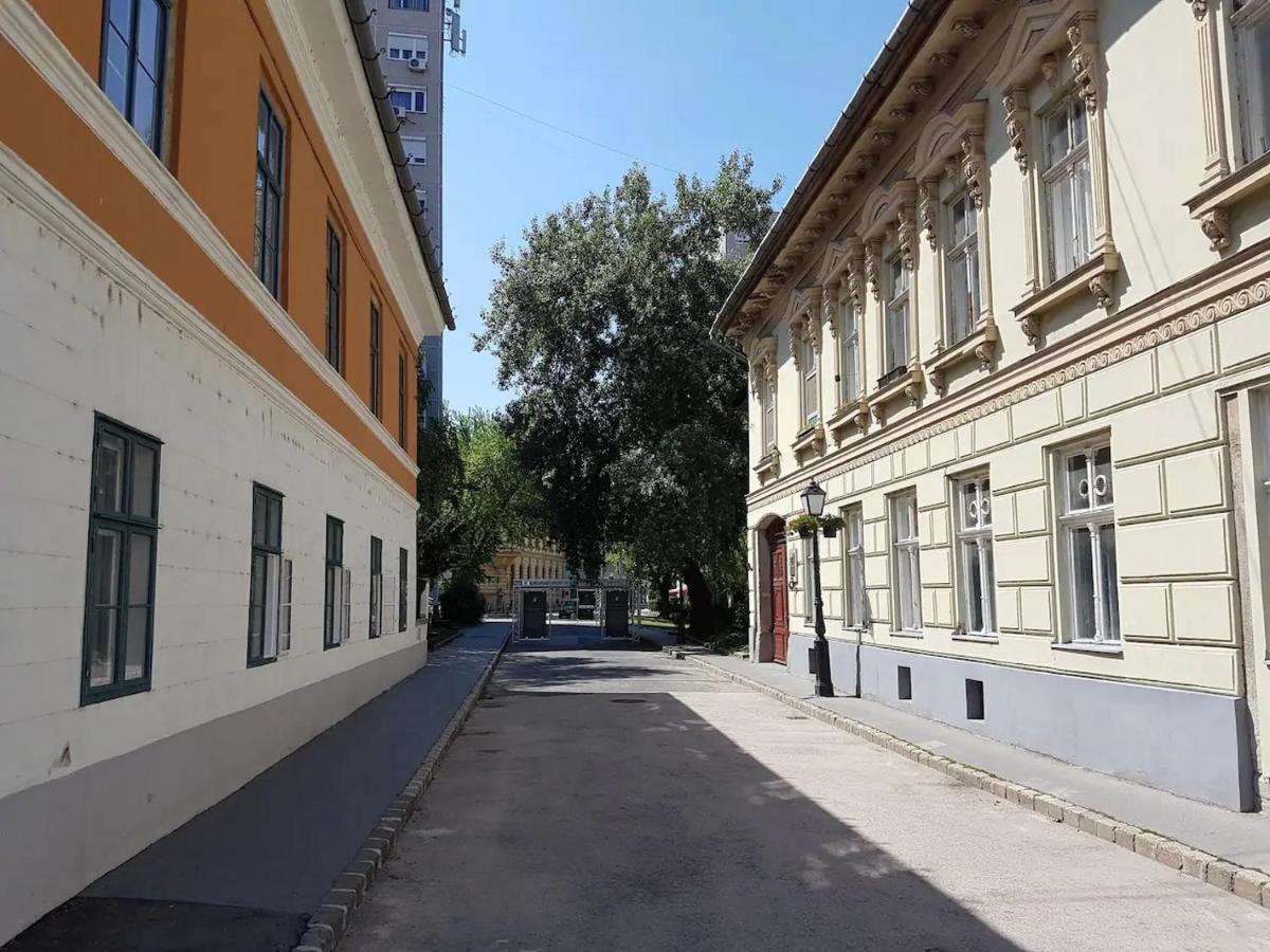 Stylish Historic Flat For 4 In Heart Of Oldbuda * Budapest