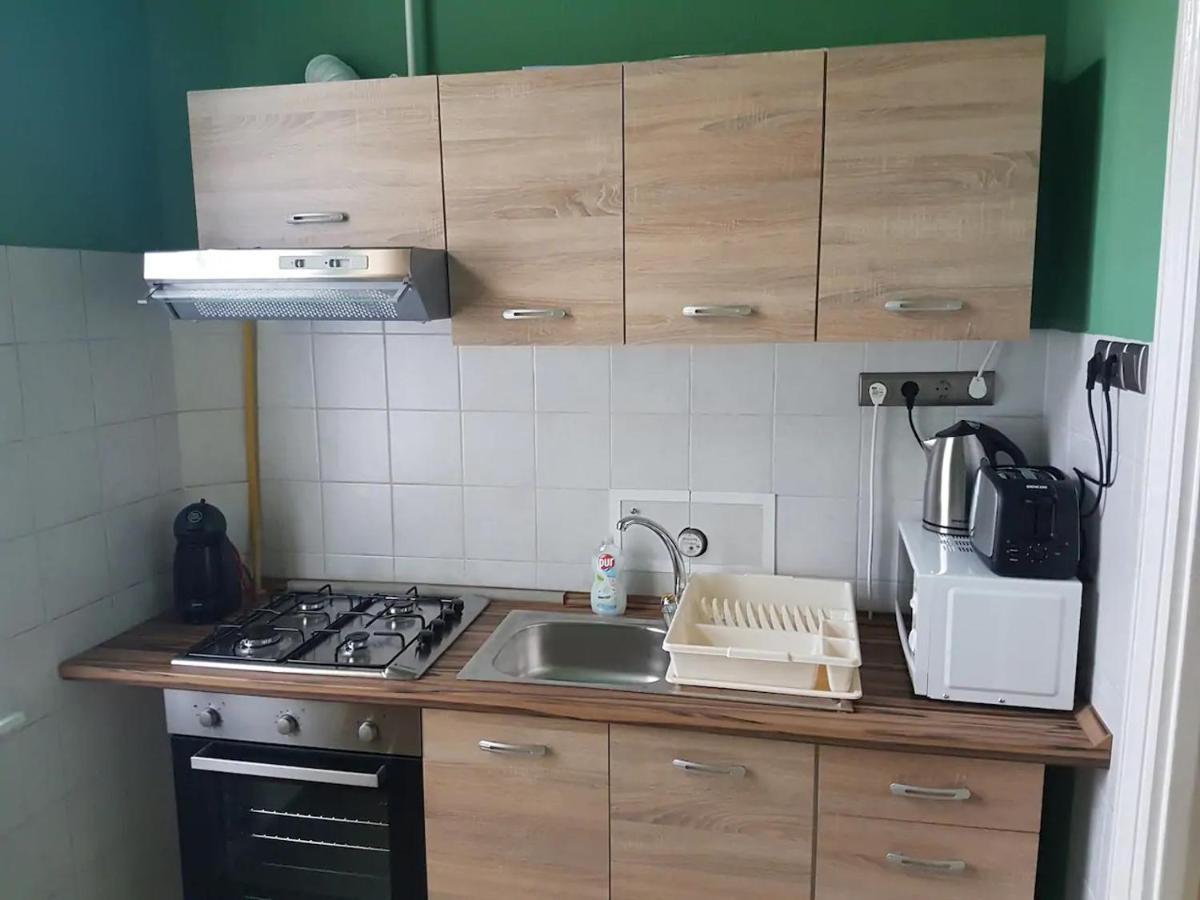 Stylish Historic Flat For 4 In Heart Of Oldbuda Budapest