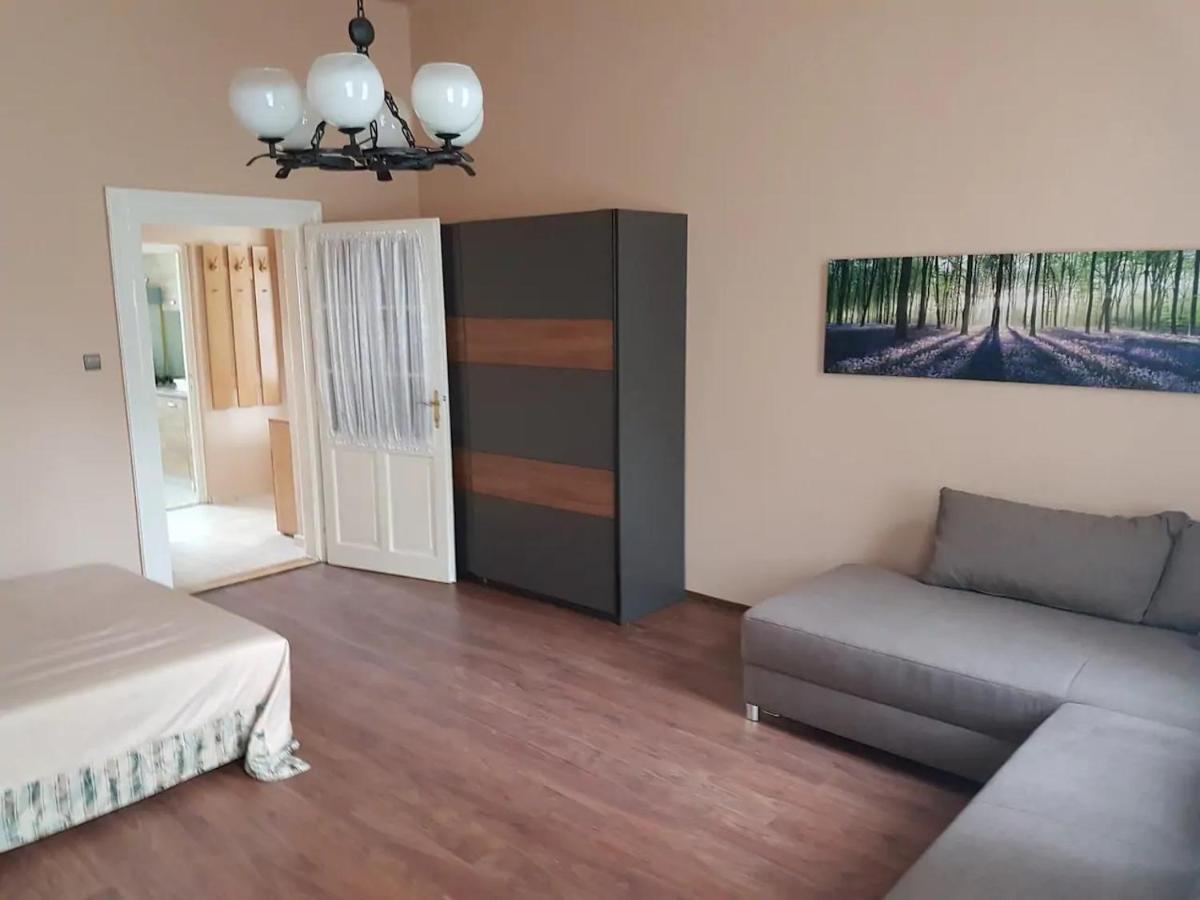 Stylish Historic Flat For 4 In Heart Of Oldbuda Lejlighed