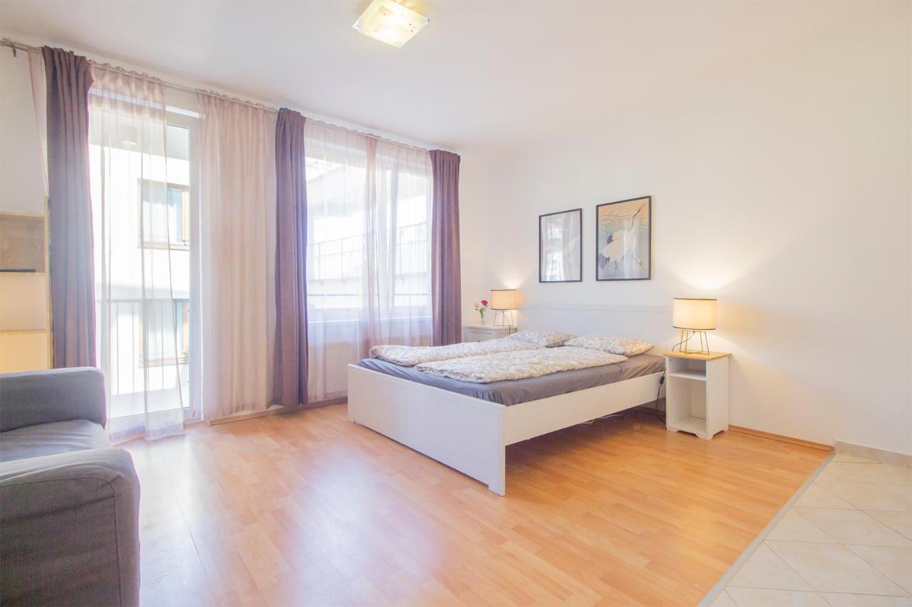 Corvin Modern Studio With Ac, Parking
