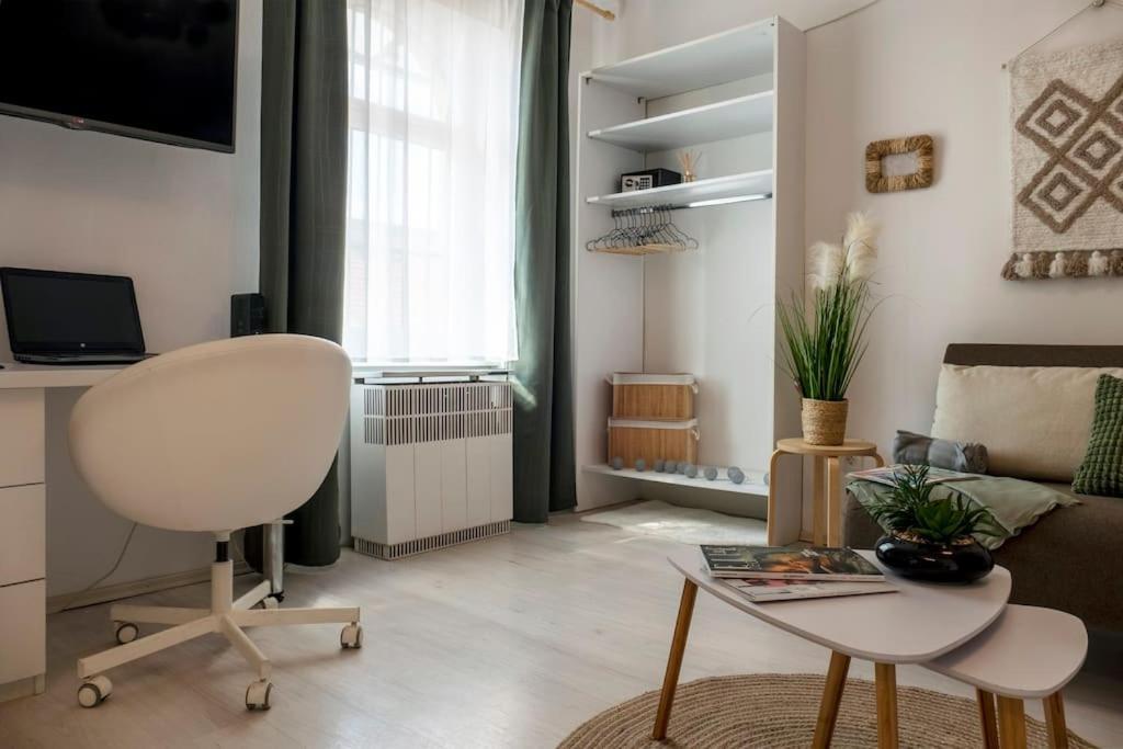 Edna With Balcony Apartman Budapest