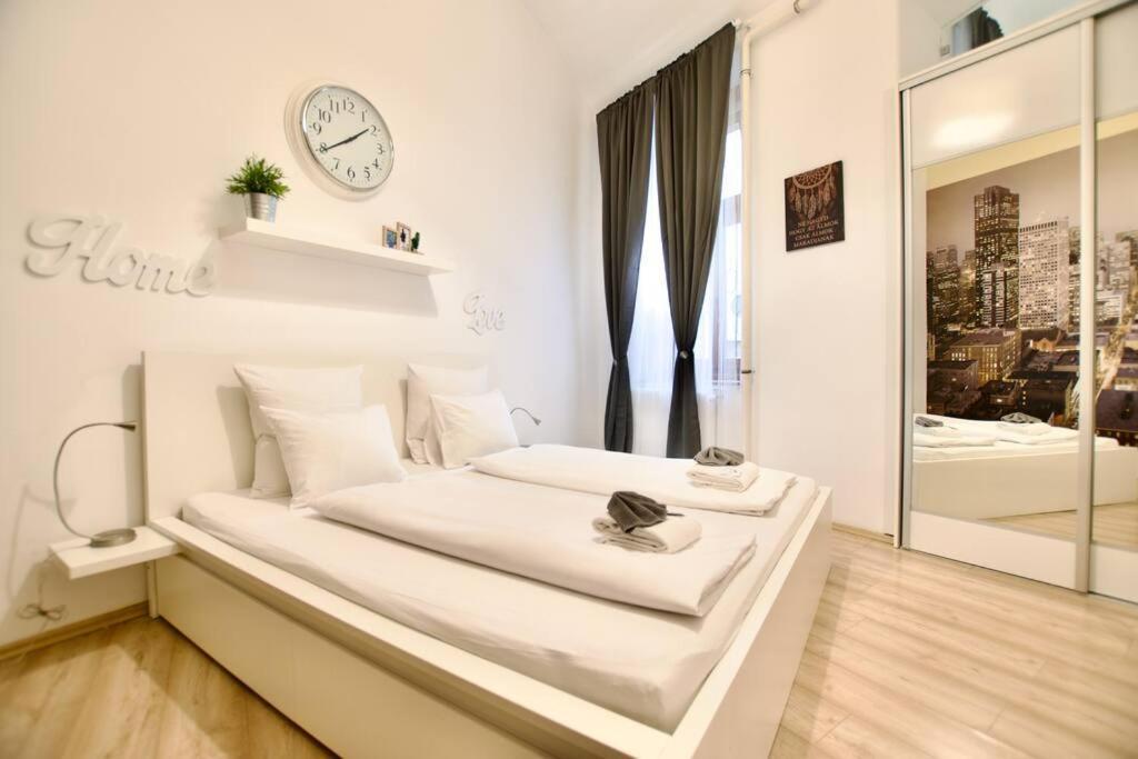 Apartamento Standard By Hi5- Podmaniczky Street *