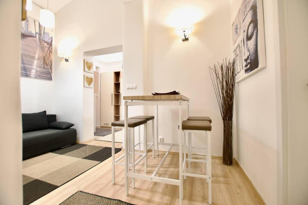 Apartment Standard By Hi5- Podmaniczky Street Budapest