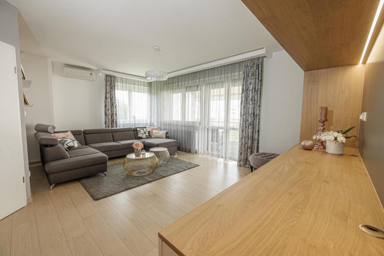 Penthouse Deluxe - Free Parking, Roof Garden Apartment *