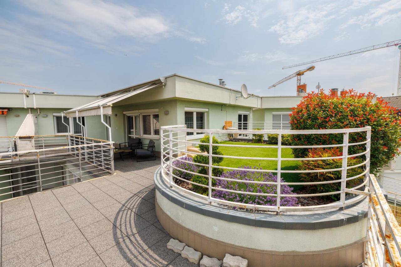 Penthouse Deluxe - Free Parking, Roof Garden Budapest