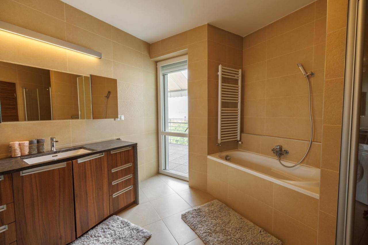 Penthouse Deluxe - Free Parking, Roof Garden Apartment