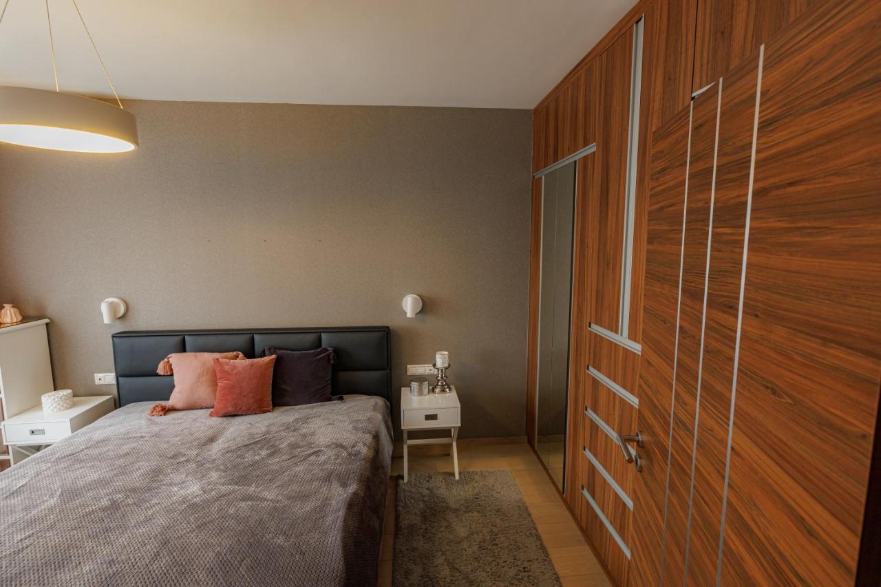 Penthouse Deluxe - Free Parking, Roof Garden Apartment *