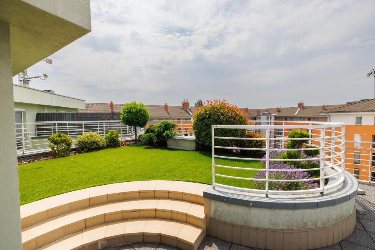 Penthouse Deluxe - Free Parking, Roof Garden Apartment *