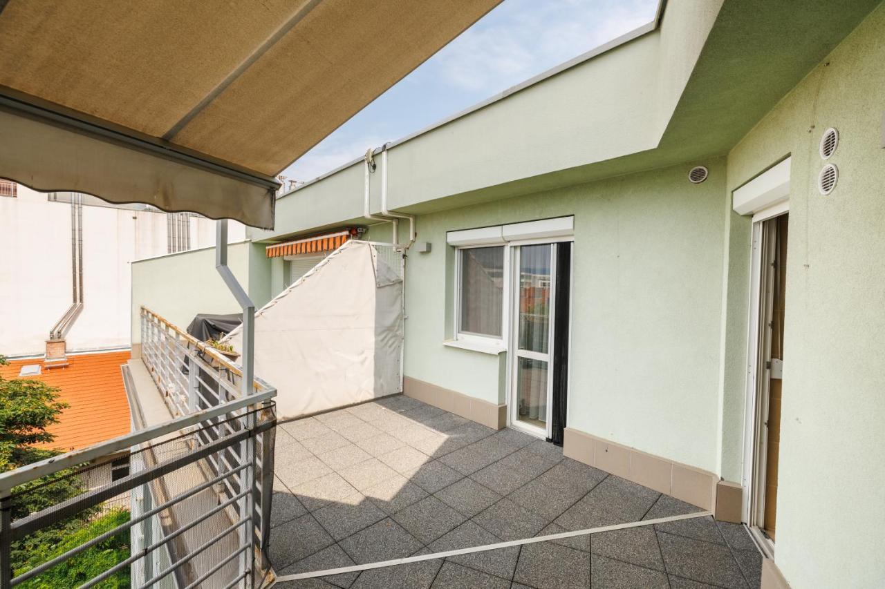 Penthouse Deluxe - Free Parking, Roof Garden Budapest