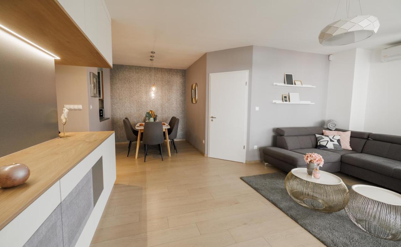 Penthouse Deluxe - Free Parking, Roof Garden Apartment *