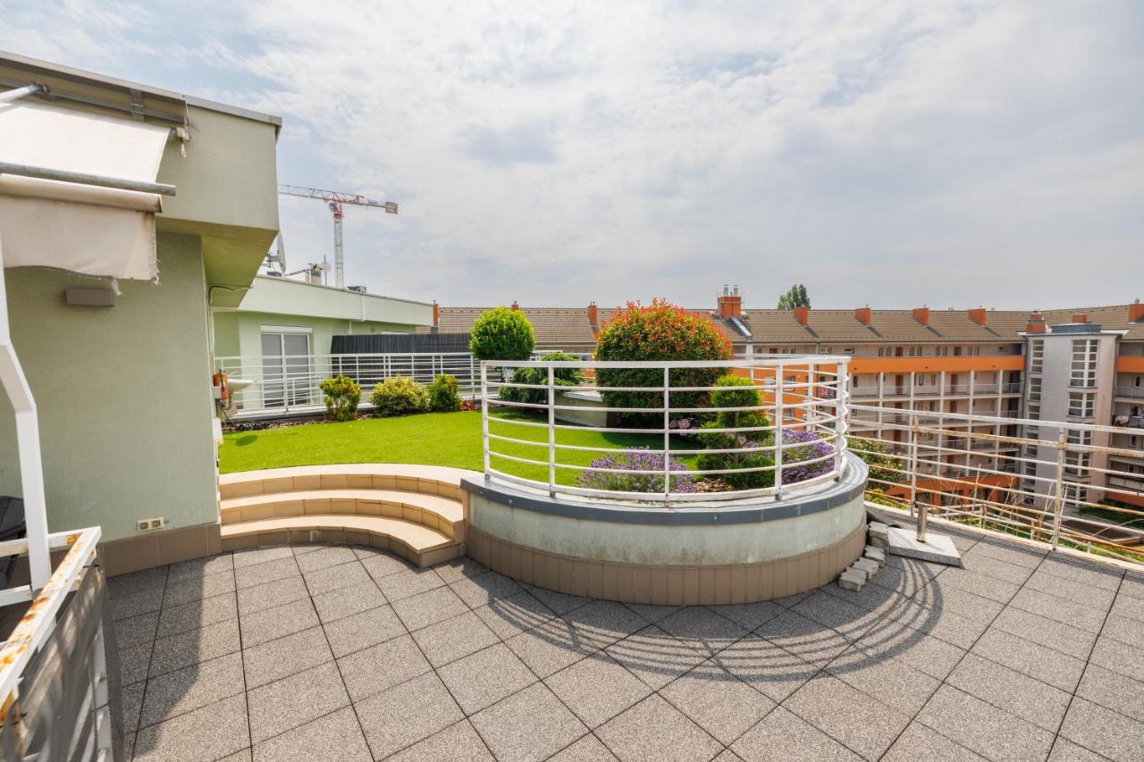 Apartment Penthouse Deluxe - Free Parking, Roof Garden Budapest