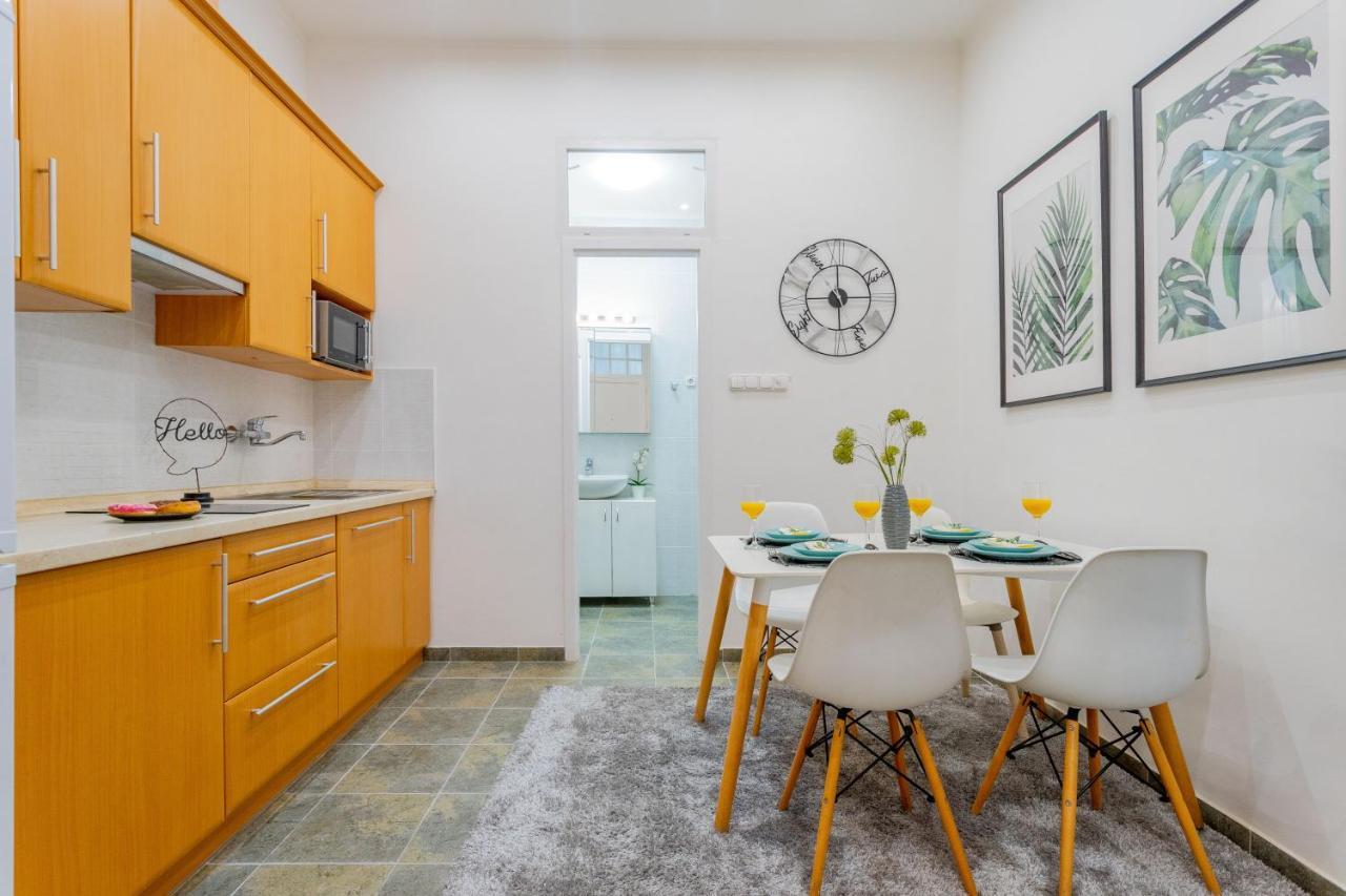 Luxurious Cozy 1br Apt - 2min Walk To Gozsduyard! Apartamento Budapest