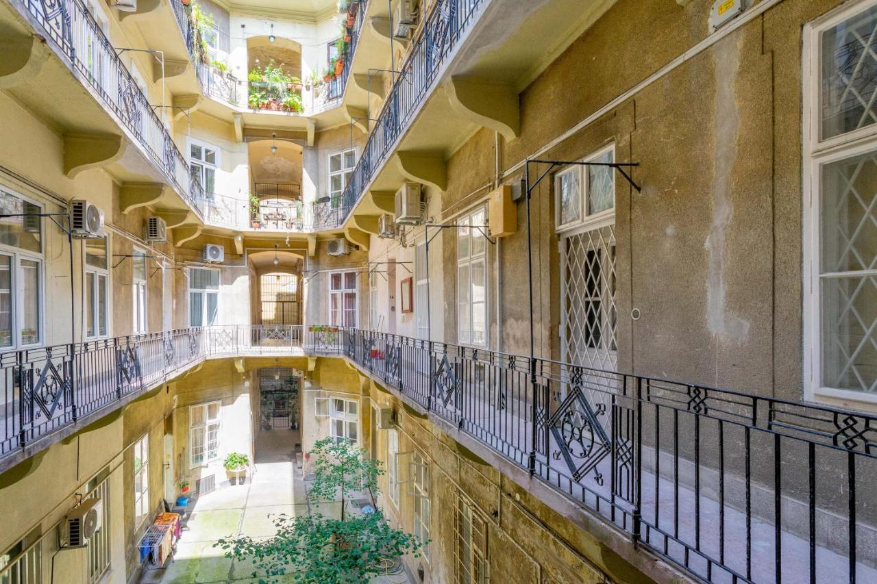 Luxurious Cozy 1br Apt - 2min Walk To Gozsduyard! Apartamento *