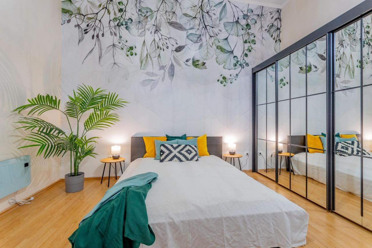 Luxurious Cozy 1br Apt - 2min Walk To Gozsduyard! *