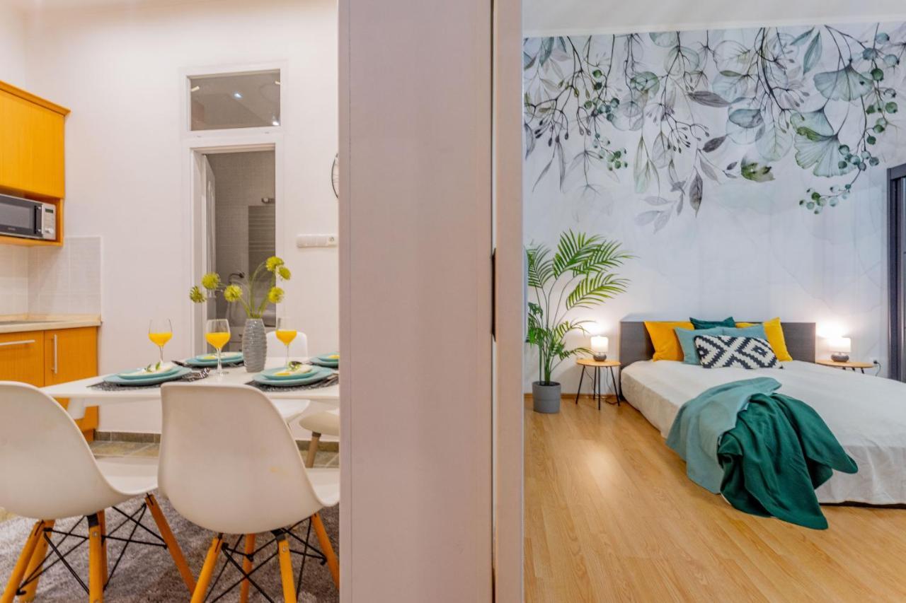Luxurious Cozy 1br Apt - 2min Walk To Gozsduyard! Apartment