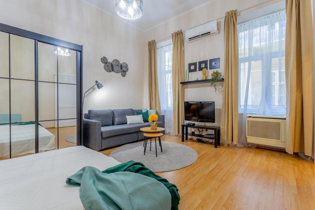 Luxurious Cozy 1br Apt - 2min Walk To Gozsduyard! Budapest