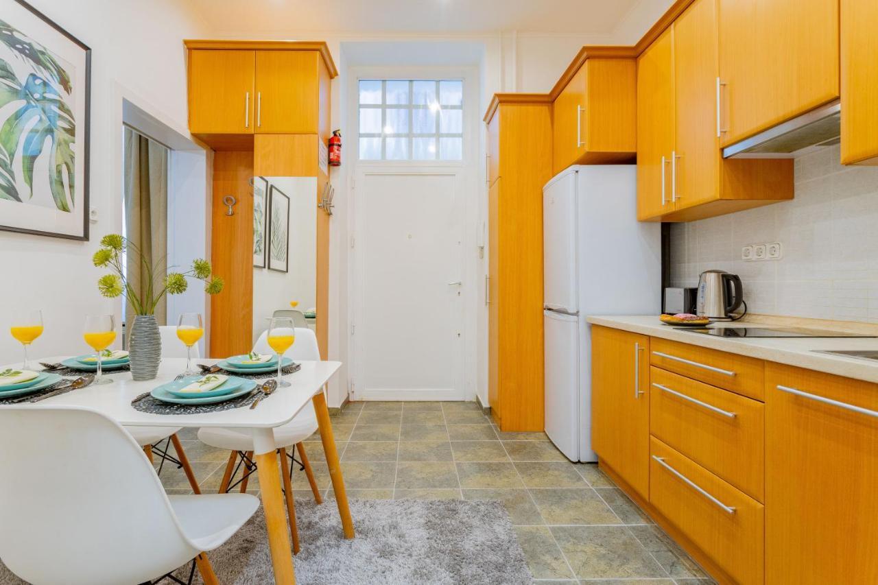 Luxurious Cozy 1br Apt - 2min Walk To Gozsduyard! Apartment Budapest