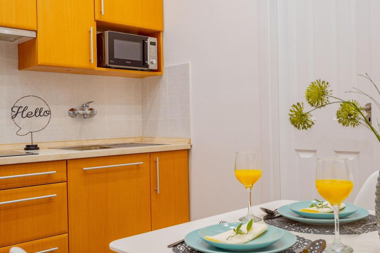 Luxurious Cozy 1br Apt - 2min Walk To Gozsduyard!