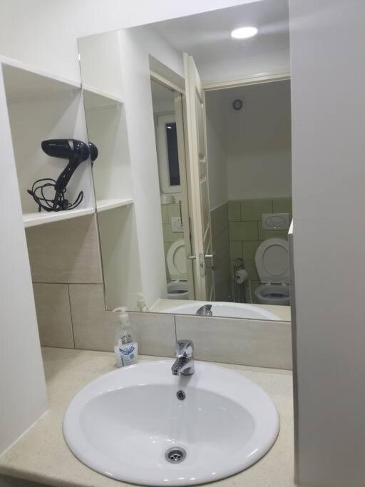 Big Cozy - Skyfall 3 Bdrm 6 Beds 1&half Baths * Budapest