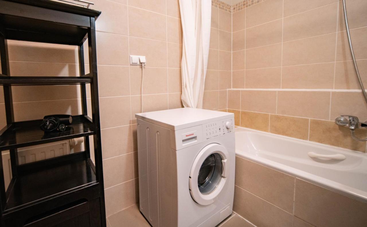 Central Passage For 2, Balcony, Wifi, Ac, Tv