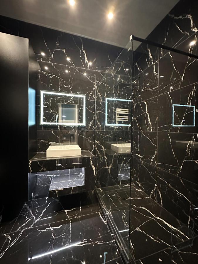 V21 Luxury * Budapest